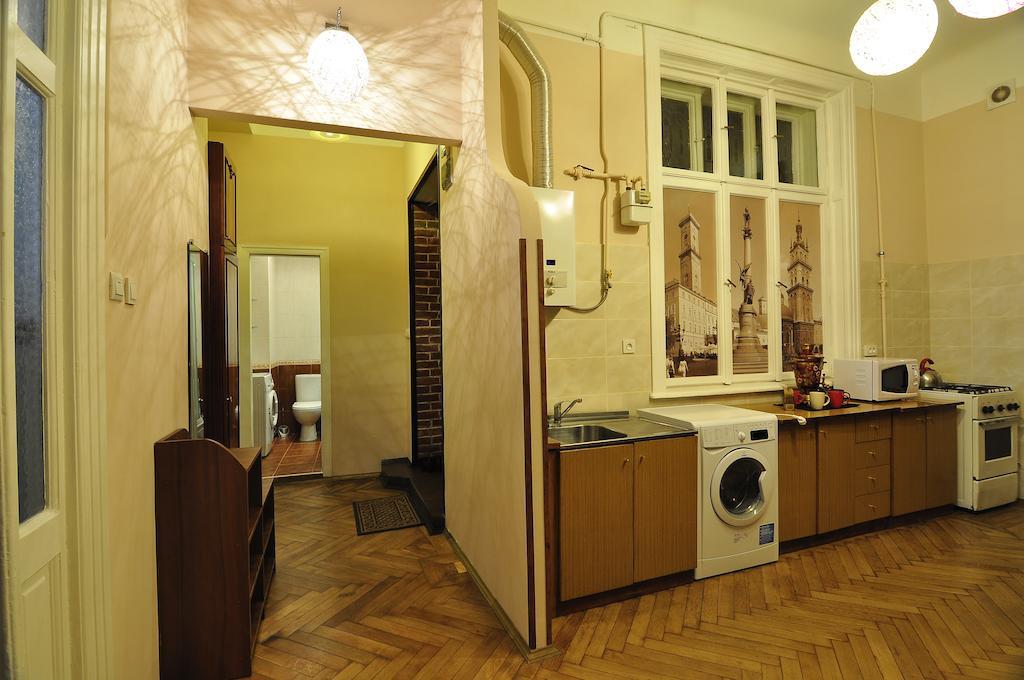 Voyager Hostel Лвив Екстериор снимка