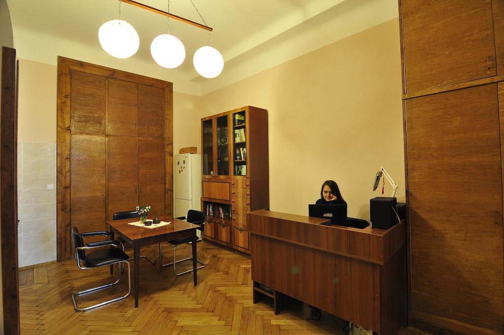 Voyager Hostel Лвив Екстериор снимка