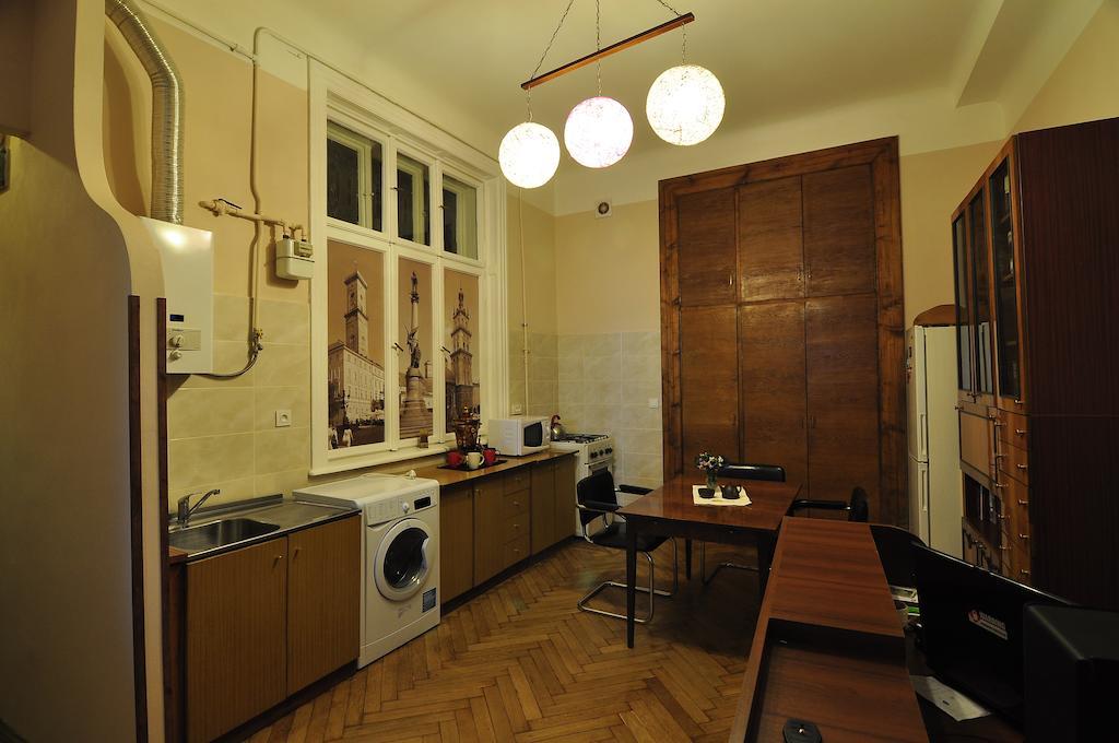 Voyager Hostel Лвив Екстериор снимка